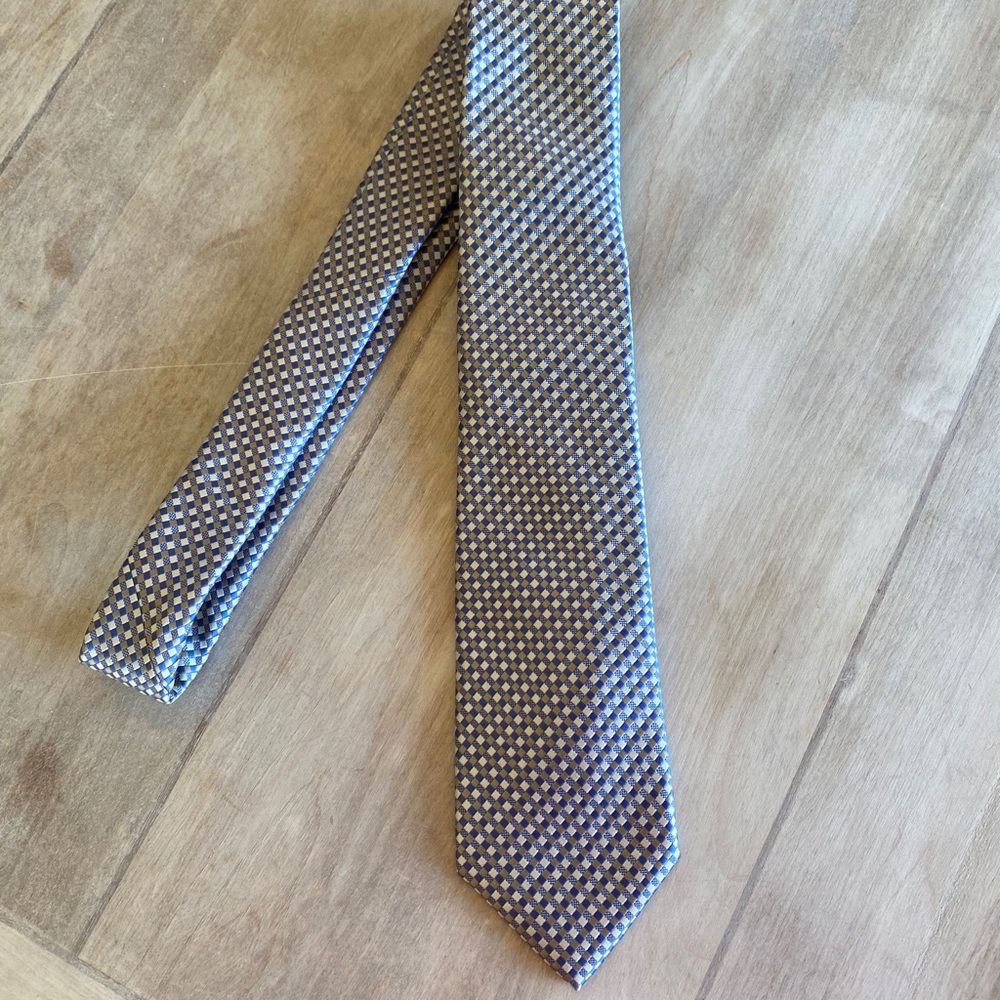 Micheal Kors Blue and Beige Pattered Tie